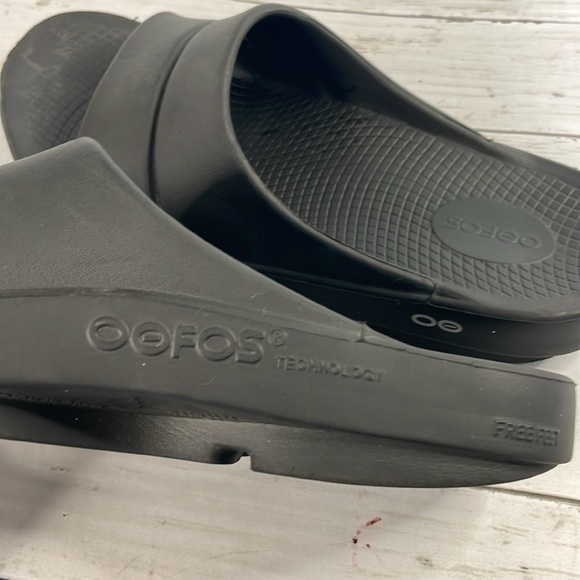 Oofos OOahh Black Slide - Picture 8 of 12